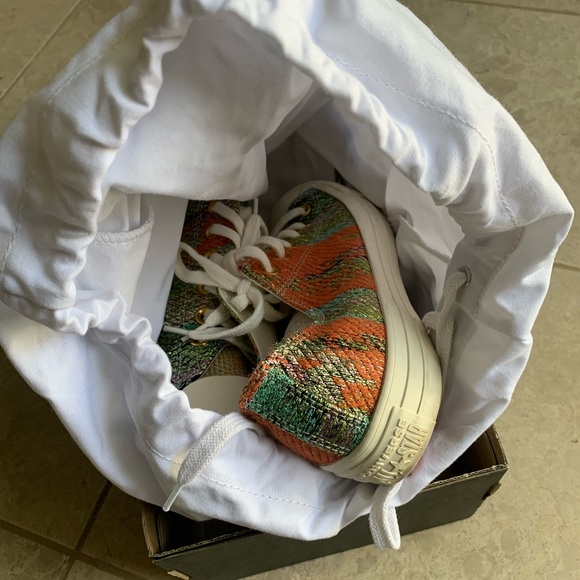 CONVERSE CHUCK TAYLOR. One-of-a-kind. Custom-designed. - Picture 5 of 13